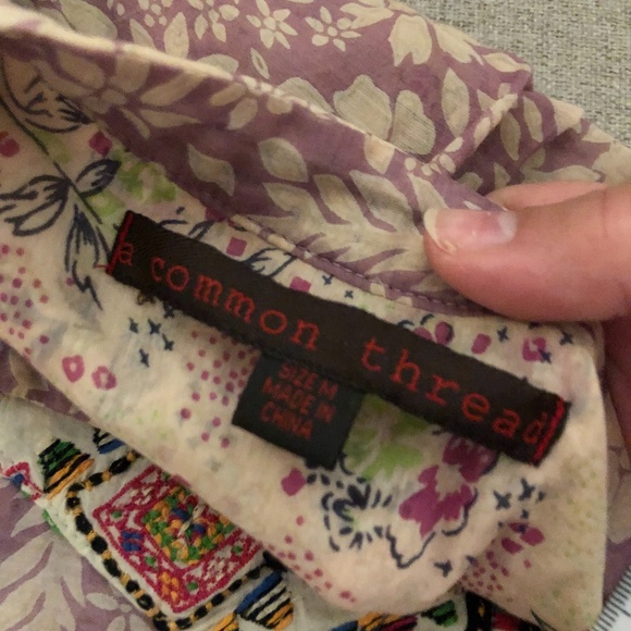 Common Thread Embroidered Top size Medium - Picture 4 of 10